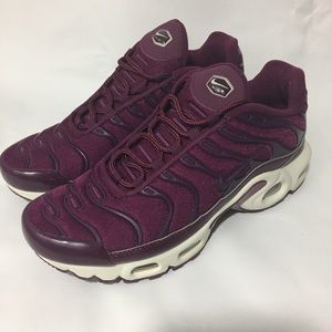 Nike Air Max Plus Womens Size 7 Running Bordeaux